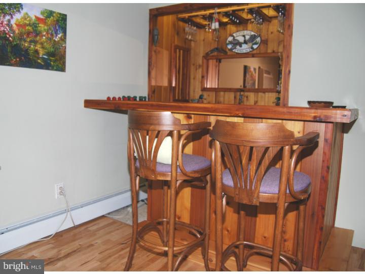 2835 Neptune Road Philadelphia, PA 19154 - Photo 6 of 18 Living Room