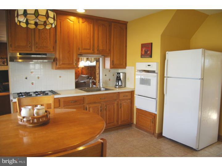 2835 Neptune Road Philadelphia, PA 19154 - Photo 8 of 18 Kitchen