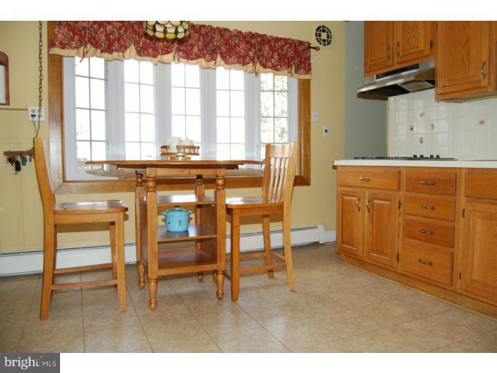2835 Neptune Road Philadelphia, PA 19154 - Photo 9 of 18 Kitchen