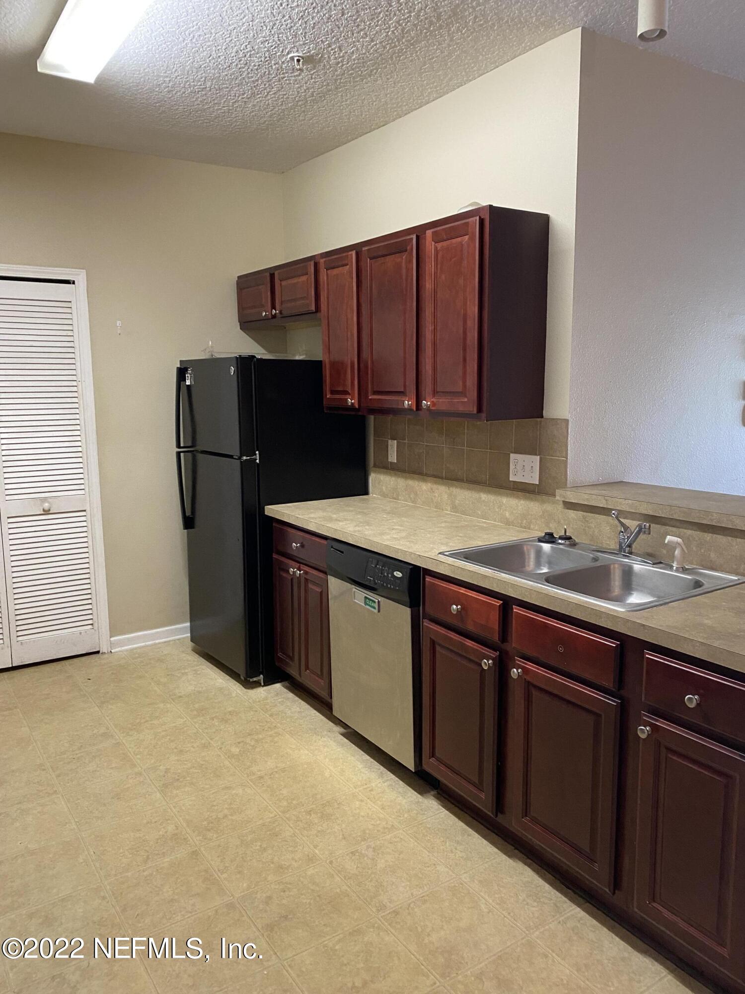 3671 Kirkpatrick Circle, Unit 6 Jacksonville, FL 32210 - Photo 3 of 14 KITCHEN-VIEW2