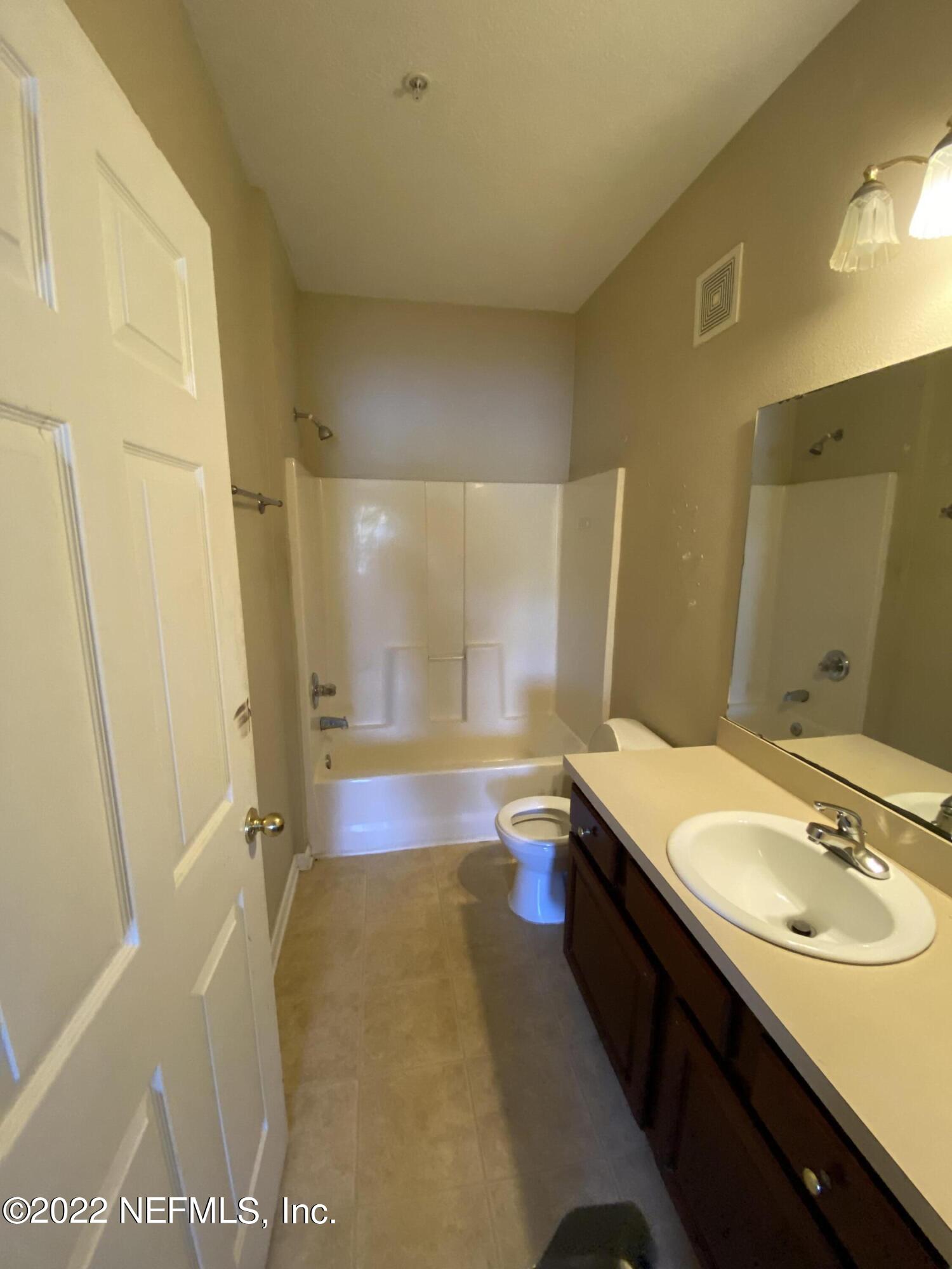 3671 Kirkpatrick Circle, Unit 6 Jacksonville, FL 32210 - Photo 7 of 14 MASTERBATH