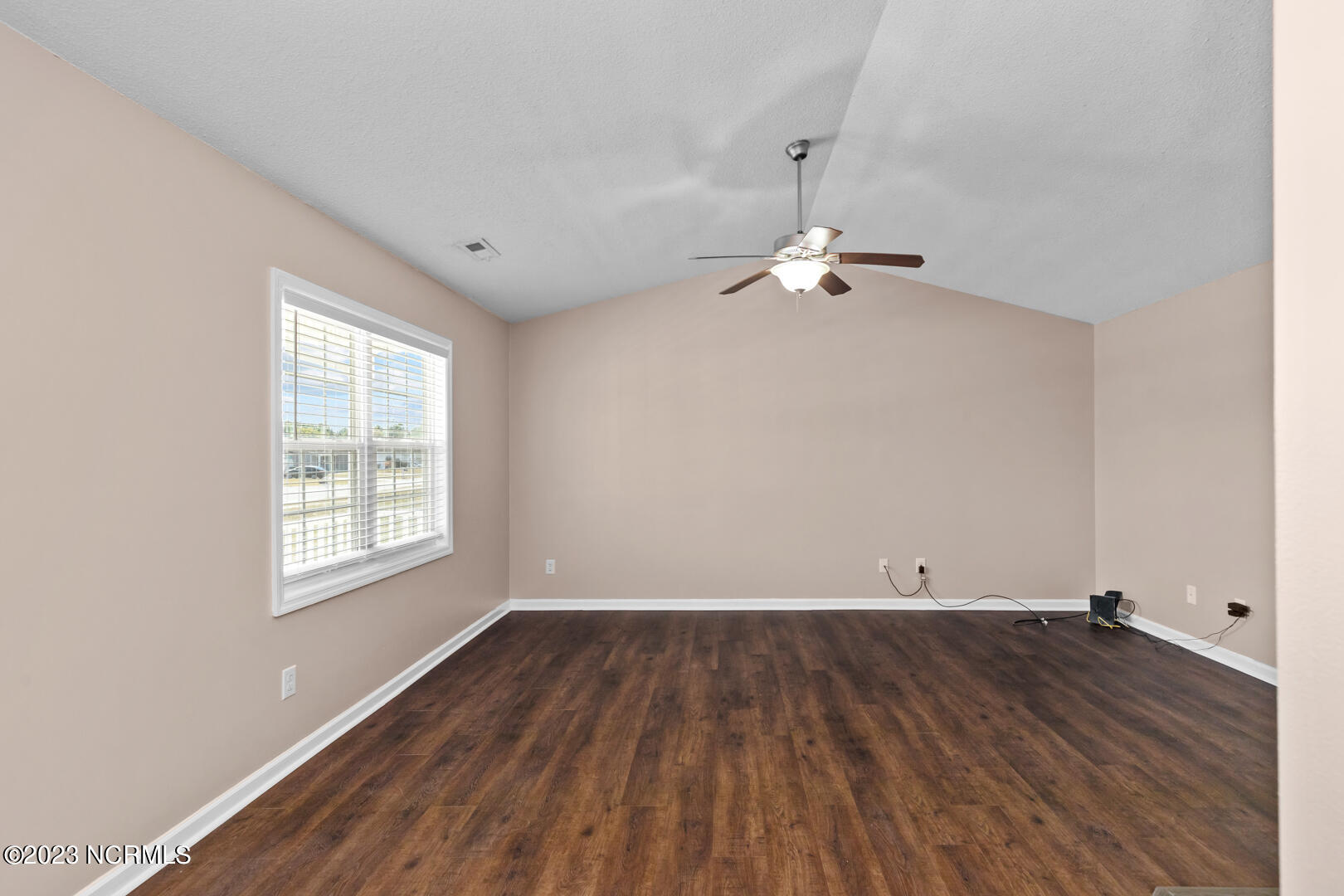 102 Jenna Rea Road Hubert, NC 28539 - Photo 8 of 30 102 JENNA REA ROAD LIVINGROOM