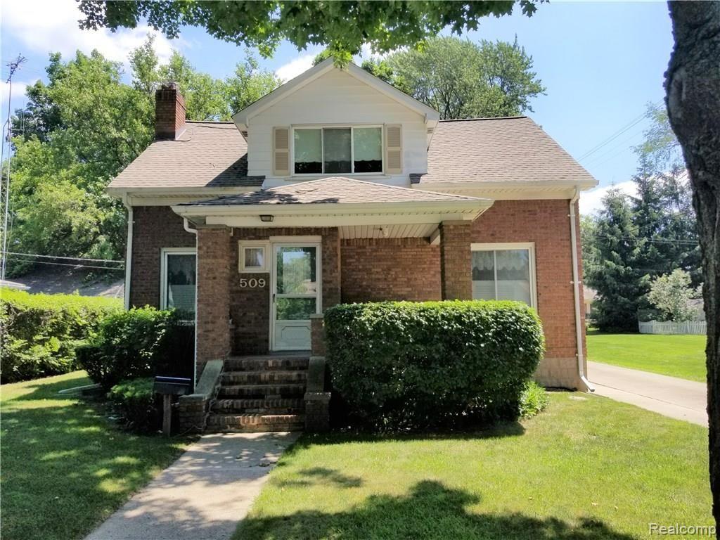 509 Isbell Street Howell, MI 48843 - Photo 1 of 29 front of home.jpg