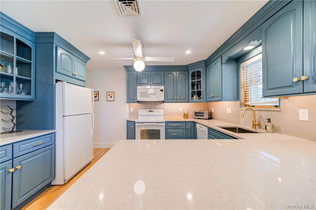 90 Onderdonk Road Warwick, NY 10990 - Photo 9 of 32 Gleaming stone countertops and a built-in coffee bar area.