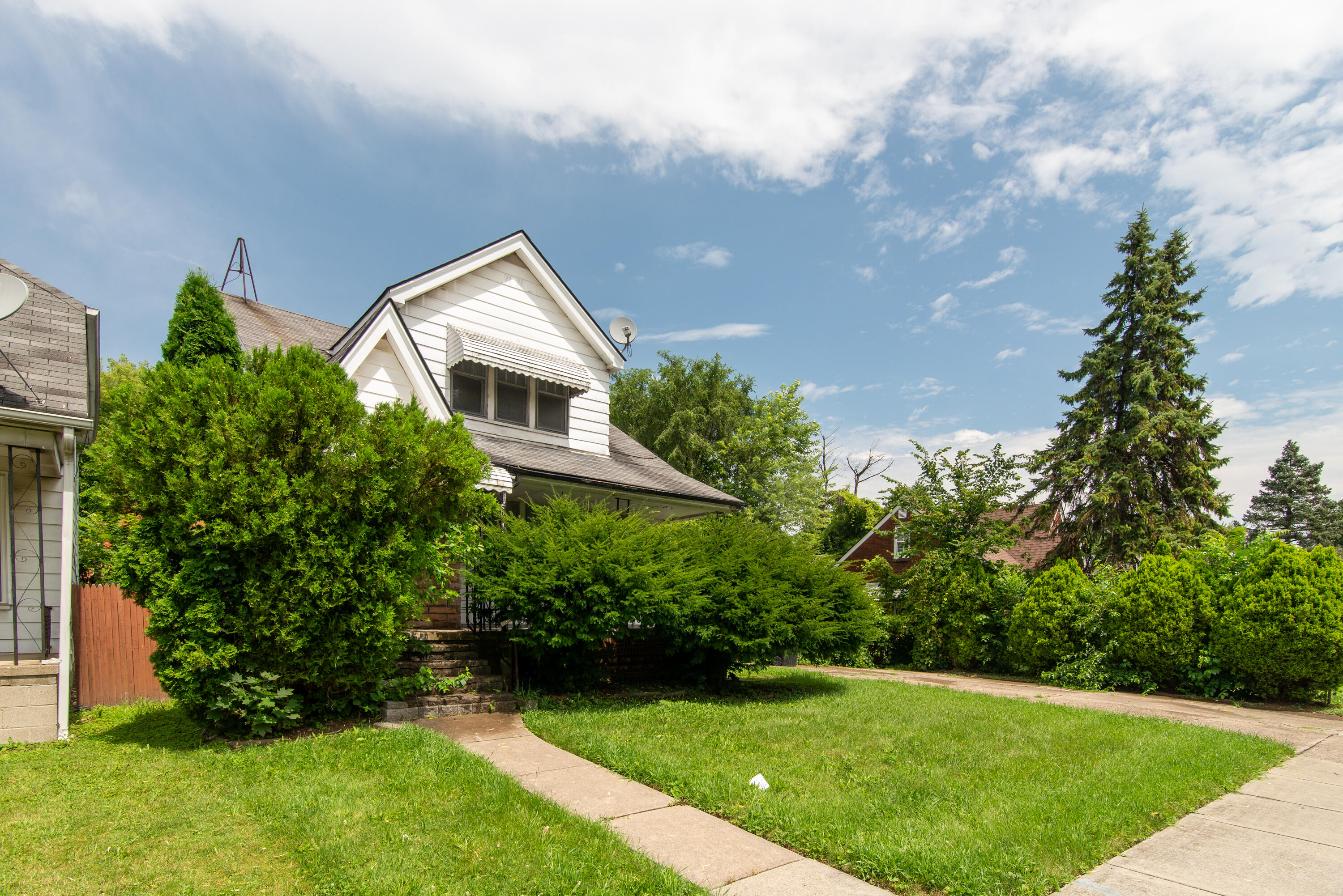 14741 Coram Street Detroit, MI 48205 - Photo 2 of 30 DSC_0893