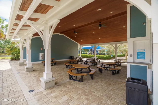 a picture of lake view