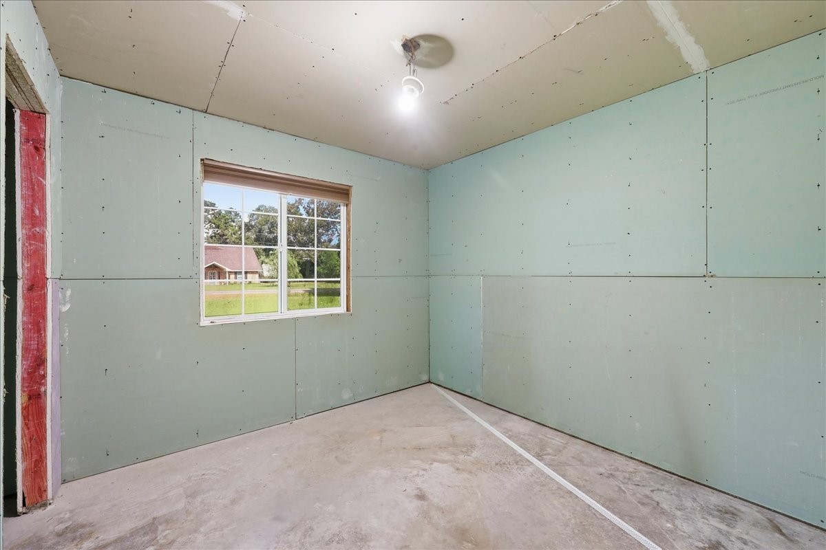 14183 Craigen Road Beaumont, TX 77705 - Photo 21 of 28 Secondary room 2