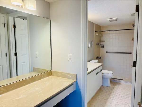 $1,800 | 6211 Timberlake Drive, Unit B9, Sarasota, FL 34243