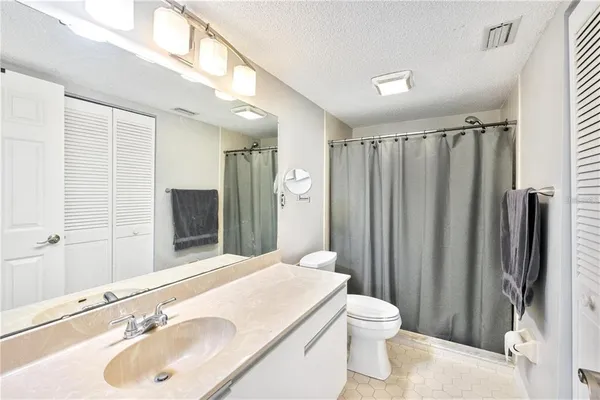 $1,800 | 6211 Timberlake Drive, Unit B9, Sarasota, FL 34243