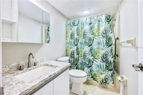$1,800 | 6211 Timberlake Drive, Unit B9, Sarasota, FL 34243