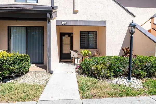 $1,800 | 6211 Timberlake Drive, Unit B9, Sarasota, FL 34243
