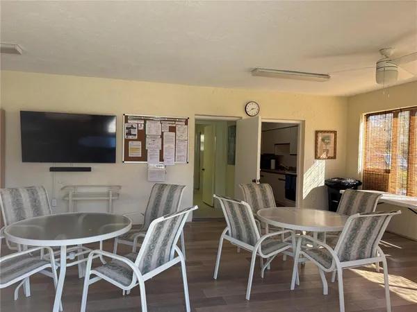 $1,800 | 6211 Timberlake Drive, Unit B9, Sarasota, FL 34243