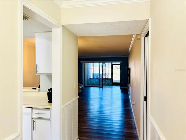 $1,800 | 6211 Timberlake Drive, Unit B9, Sarasota, FL 34243