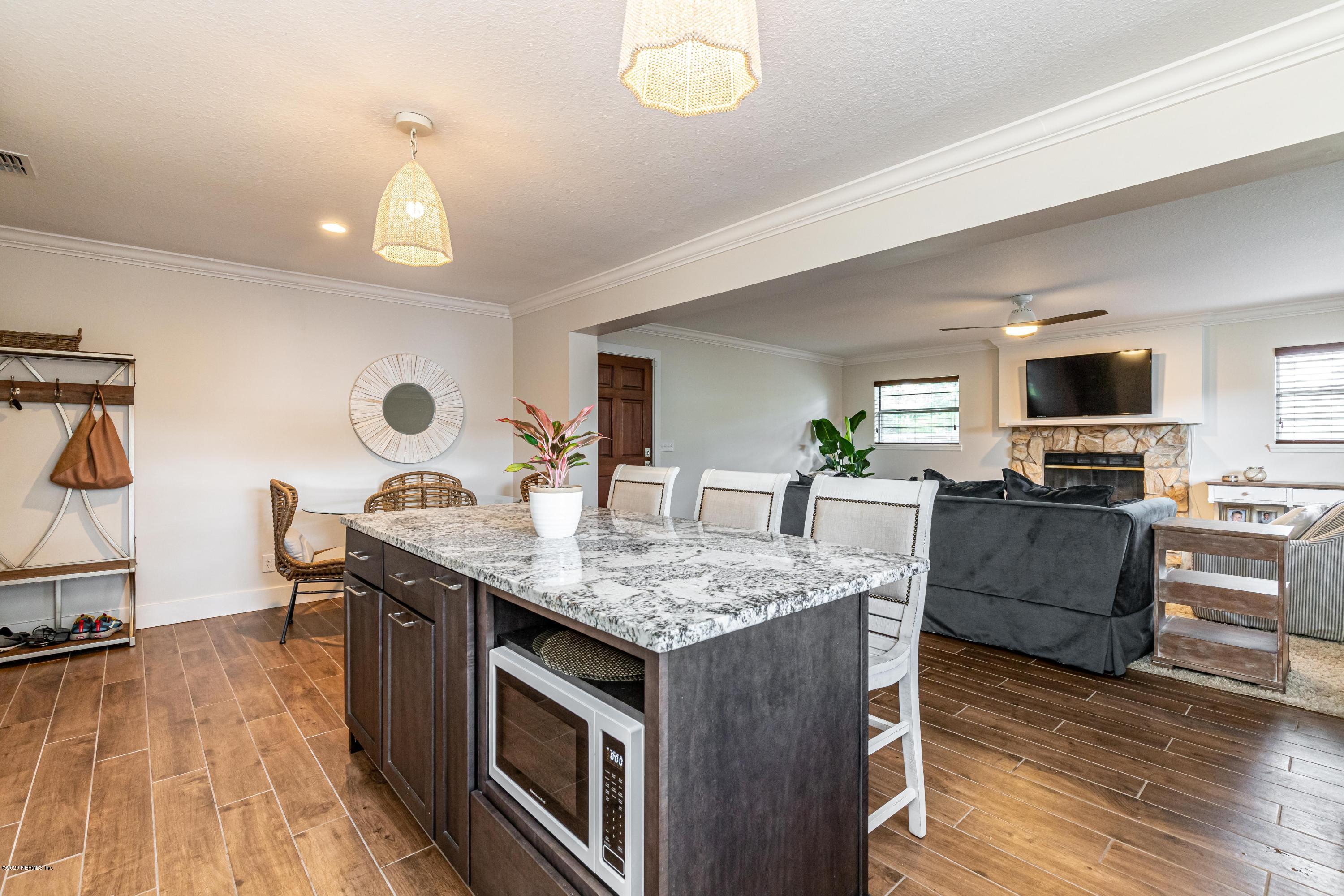 20 Amberjack Road Ponte Vedra Beach, FL 32082 - Photo 11 of 37 a living room with furniture and a flat screen tv
