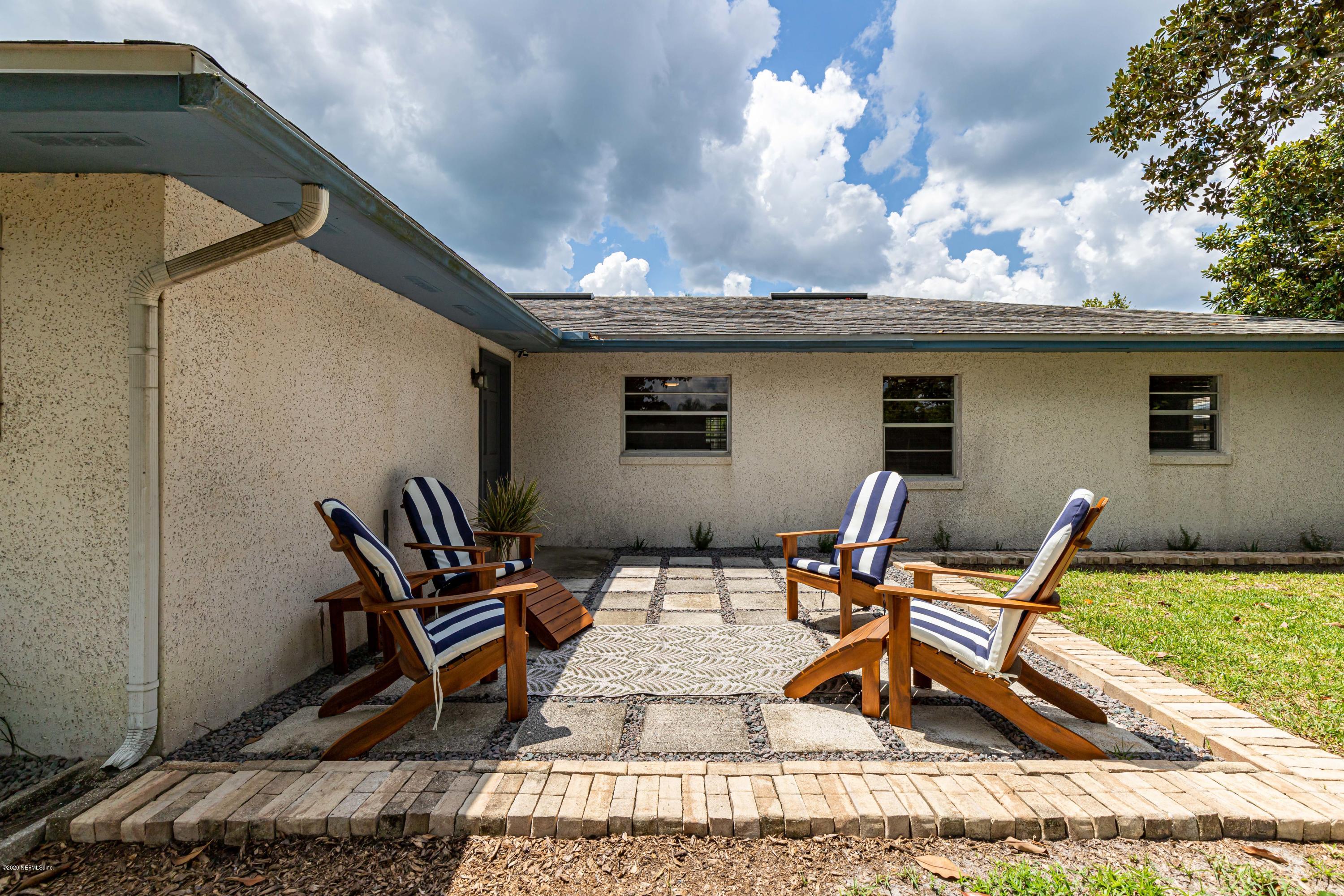 20 Amberjack Road Ponte Vedra Beach, FL 32082 - Photo 31 of 37 a backyard of a house with table and chairs