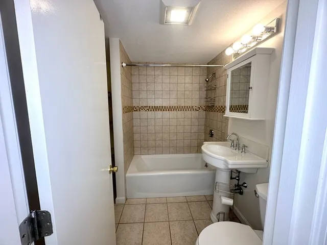 $2,200 | 381 South Main Street, Unit 2, Haverhill, MA 01835