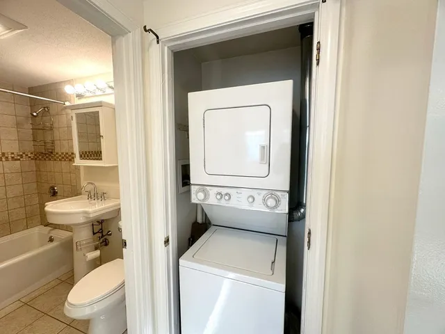 $2,200 | 381 South Main Street, Unit 2, Haverhill, MA 01835