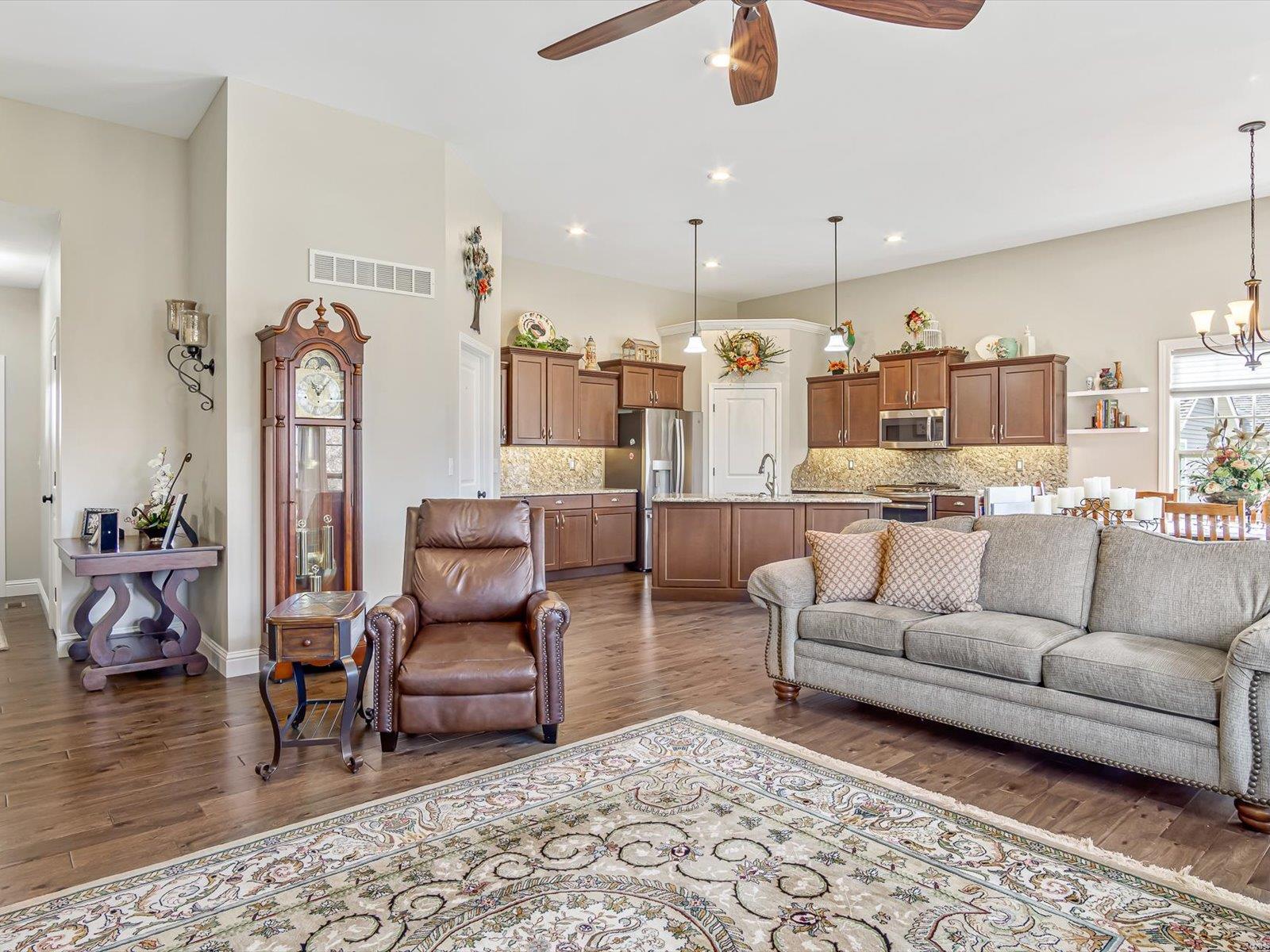 1313 Rutledge Drive Troy, IL 62294 - Photo 6 of 32