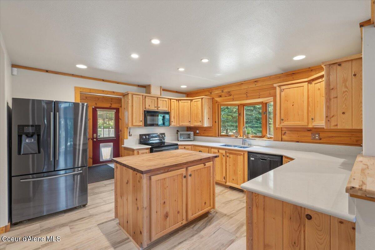 13764 South Ridgeview Drive Harrison, ID 83833 - Photo 7 of 60 25-Kitchen