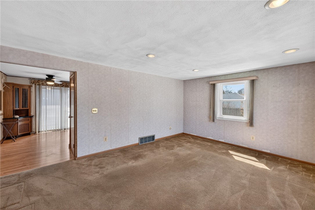 88 Bly Street Warwick, RI 02888 - Photo 11 of 33