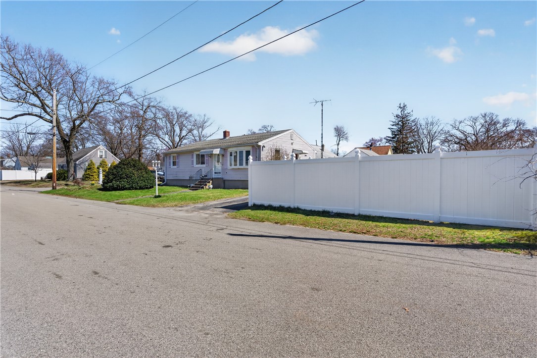 88 Bly Street Warwick, RI 02888 - Photo 2 of 33
