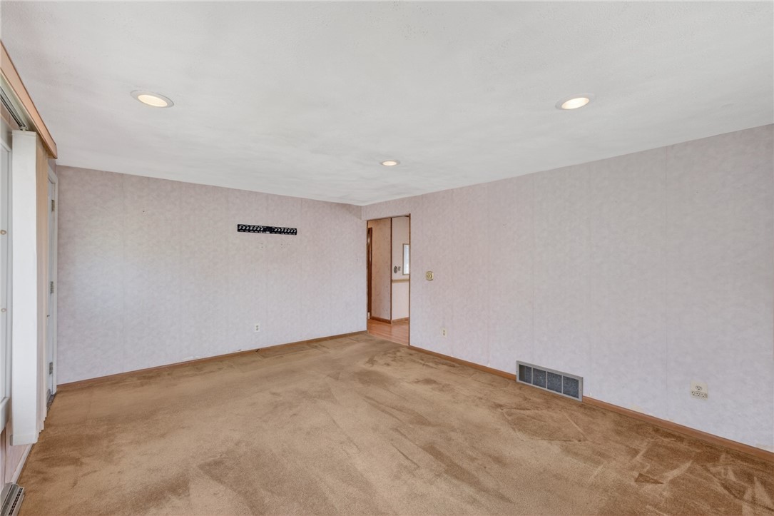 88 Bly Street Warwick, RI 02888 - Photo 9 of 33