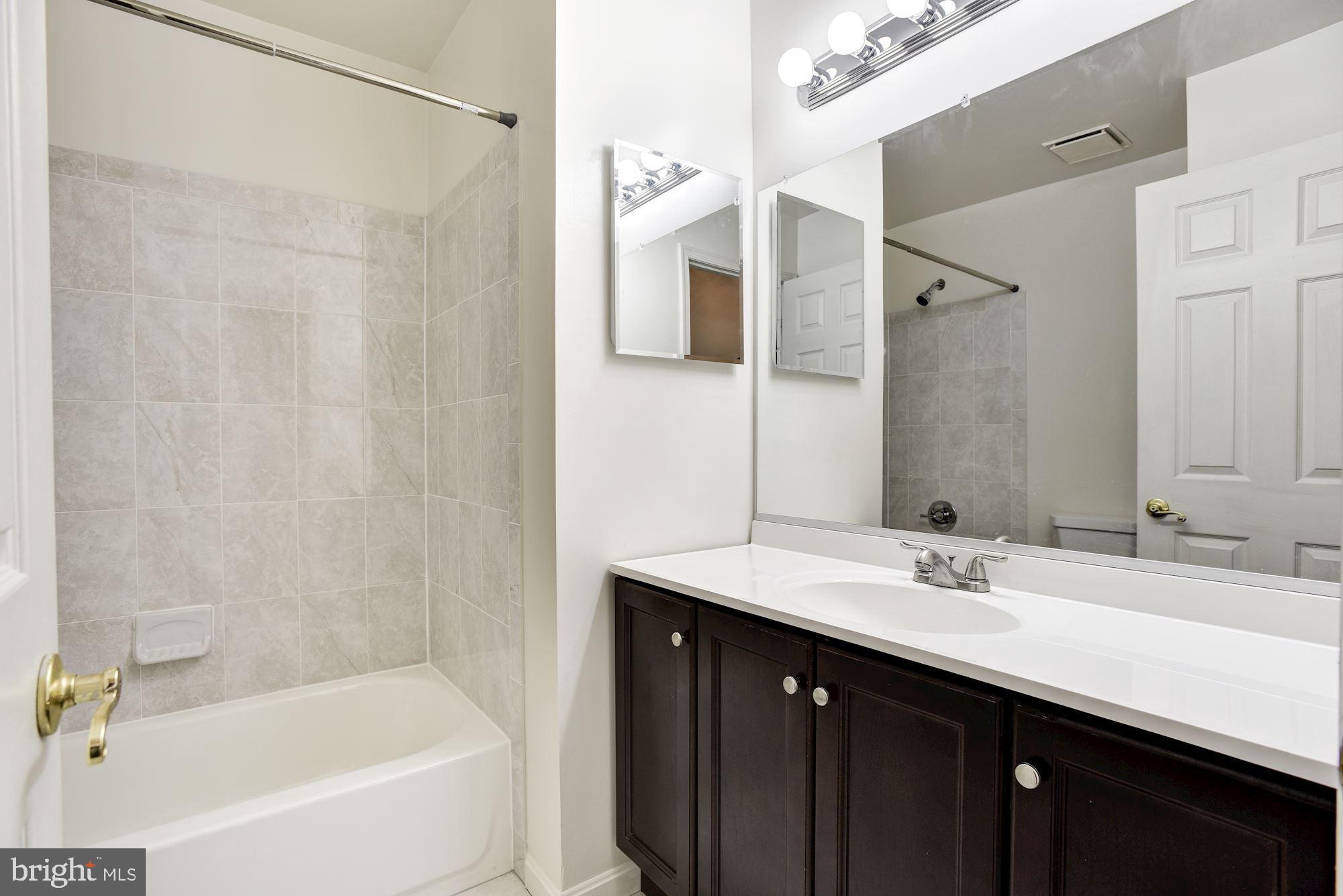 9519 Stoneoak Road Baltimore, MD 21236 - Photo 24 of 39 Bath