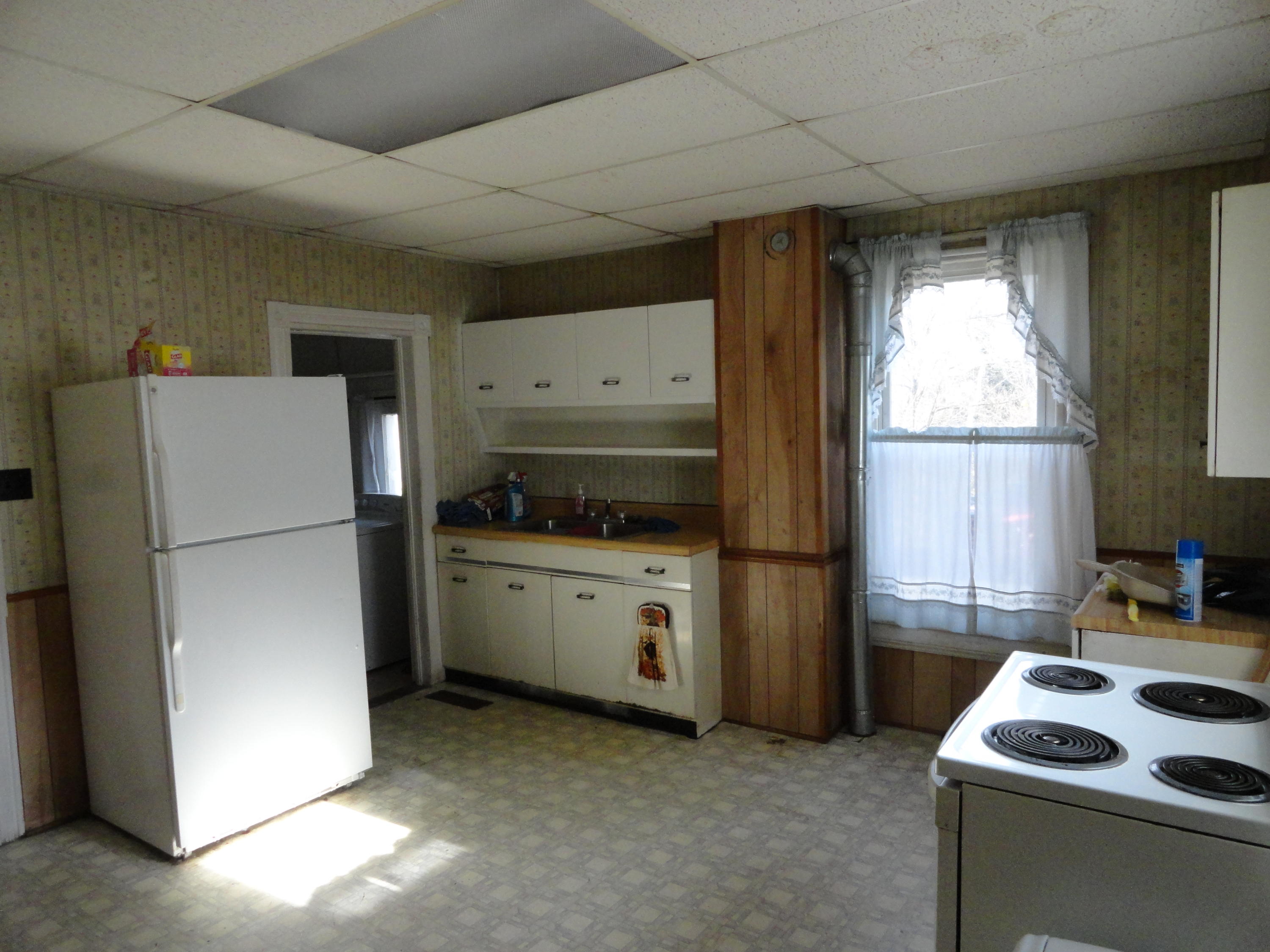244 Roxbury Street Clifton Forge, VA 24422 - Photo 7 of 15 Kitchen