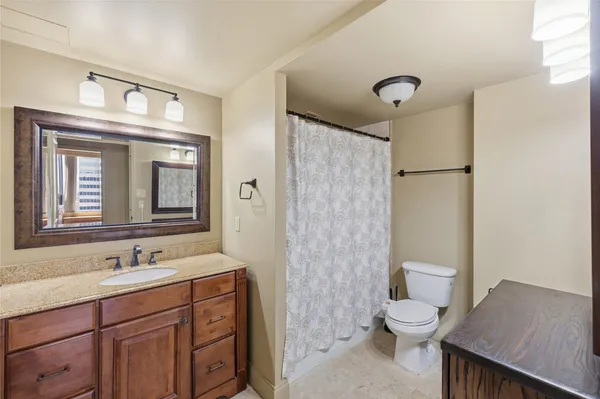 $3,800 | 1111 Caroline Street, Unit 2611, Houston, TX 77010