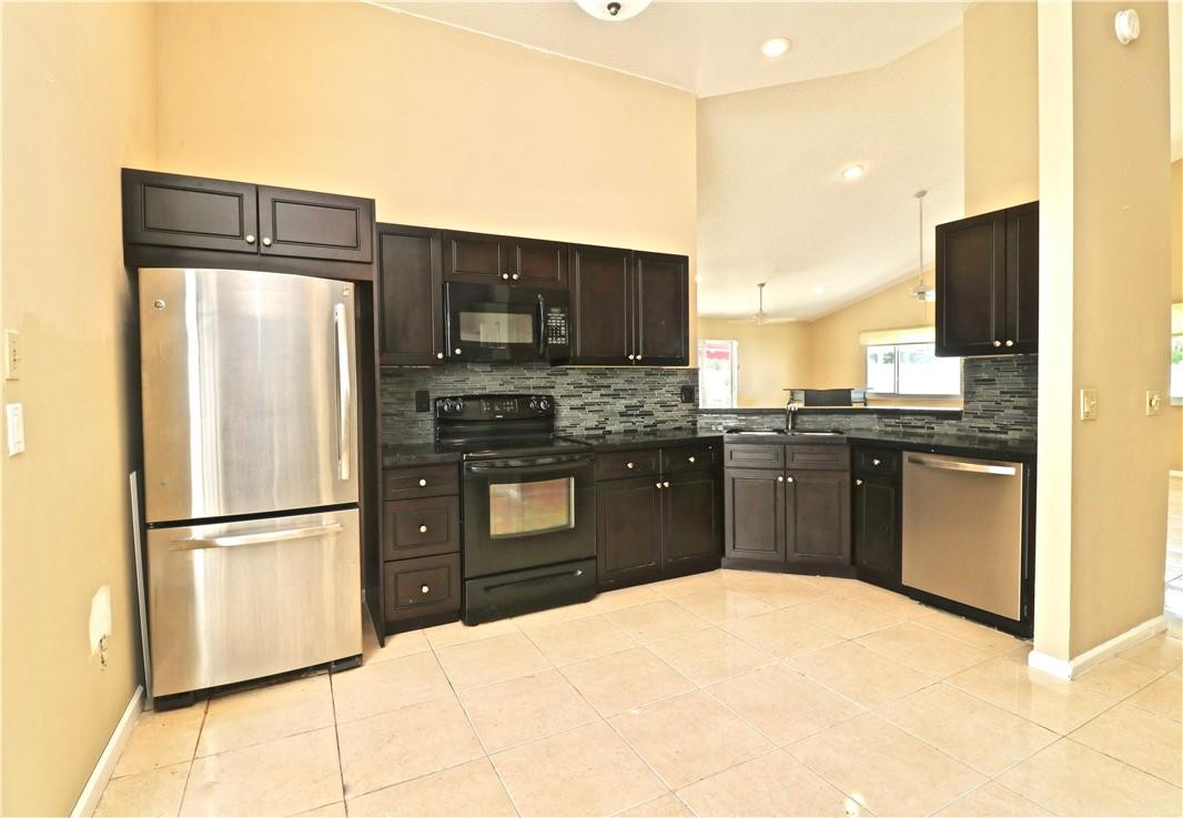 23237 Bentley Place Boca Raton, FL 33433 - Photo 10 of 16 Photo 10