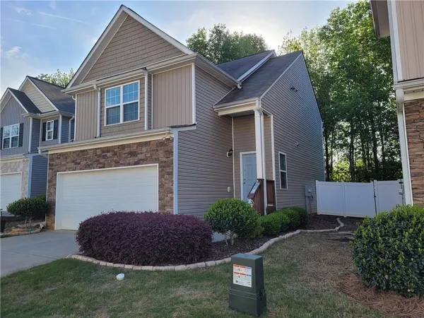 $1,900 | 573 Arrowhead Drive, Dallas, GA 30132