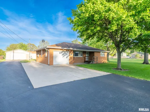 $189,900 | 13324 Cedar Street, Manito, IL 61546