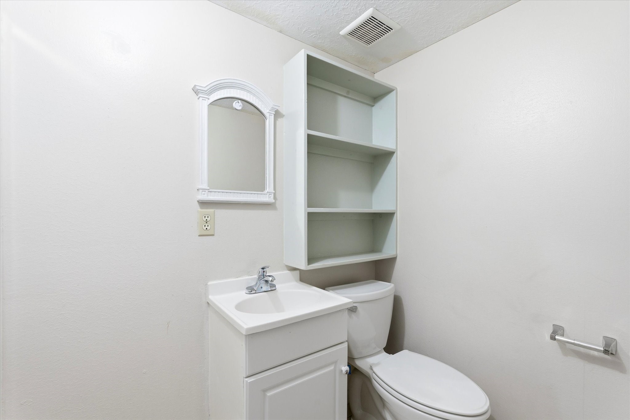 831 Terryhollow Street Channelview, TX 77530 - Photo 11 of 14 Bathroom.