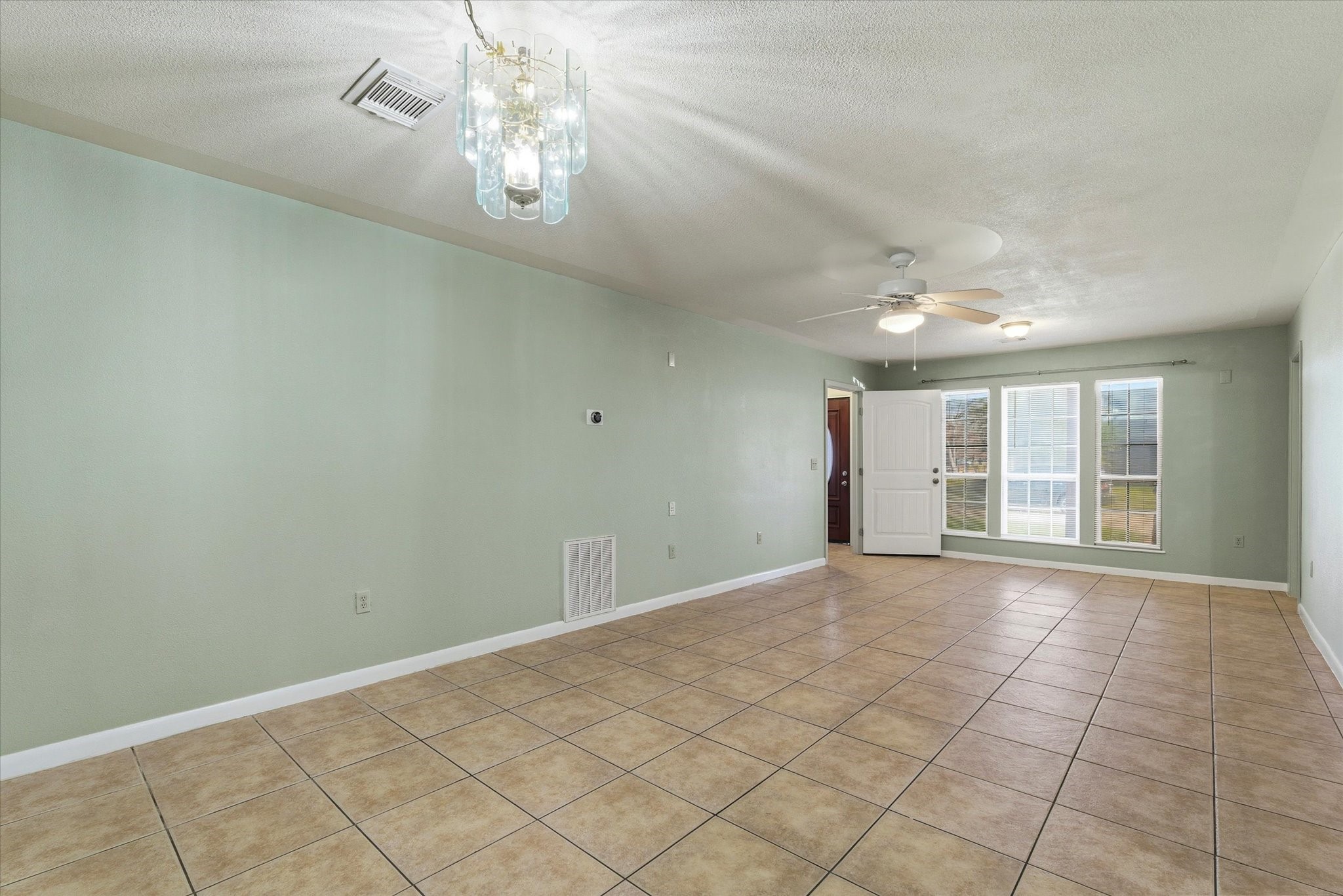 831 Terryhollow Street Channelview, TX 77530 - Photo 2 of 14 Living room.
