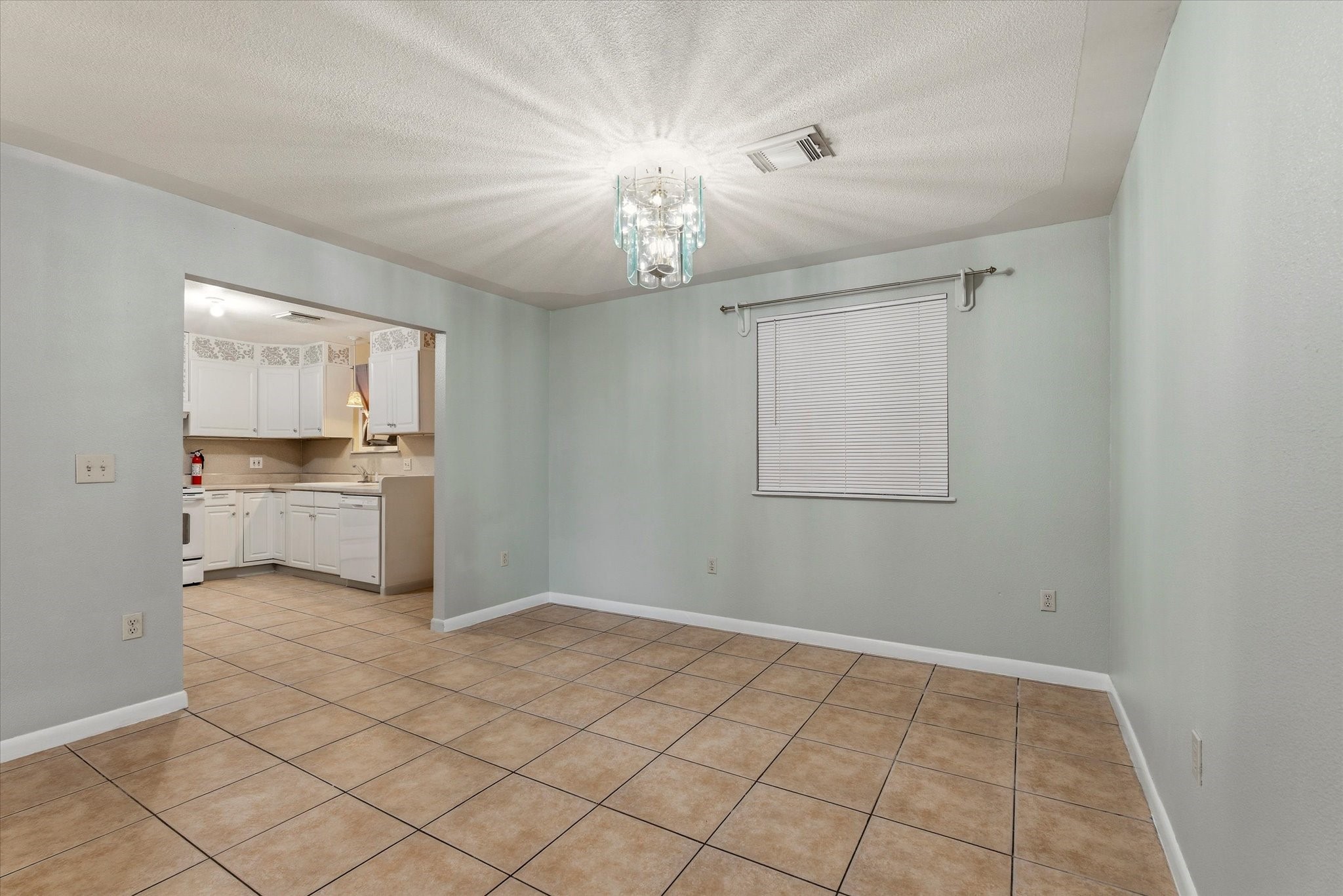 831 Terryhollow Street Channelview, TX 77530 - Photo 4 of 14 Dining