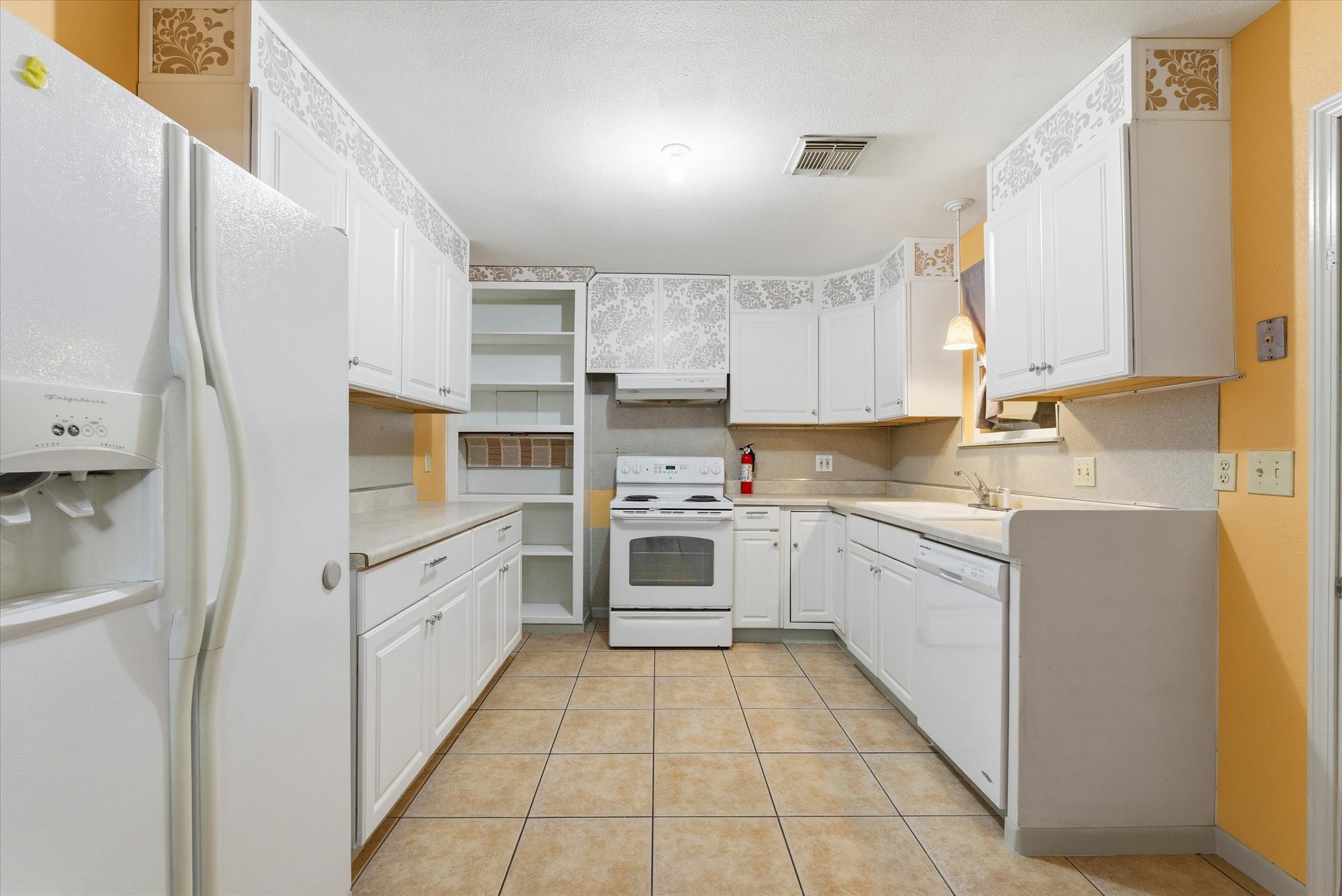 831 Terryhollow Street Channelview, TX 77530 - Photo 7 of 14 Kitchen