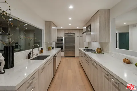 $1,695,000 | 3564 Multiview Drive, Los Angeles, CA 90068