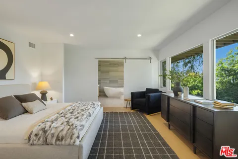 $1,695,000 | 3564 Multiview Drive, Los Angeles, CA 90068