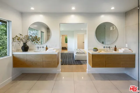 $1,695,000 | 3564 Multiview Drive, Los Angeles, CA 90068