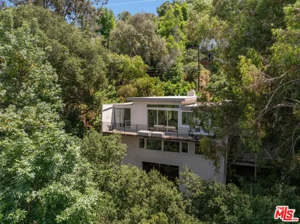 $1,695,000 | 3564 Multiview Drive, Los Angeles, CA 90068