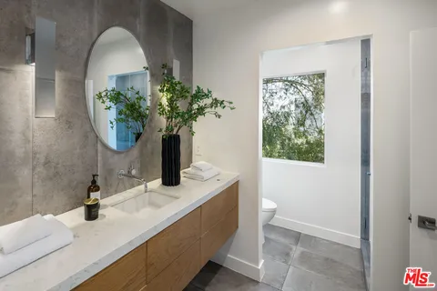 $1,695,000 | 3564 Multiview Drive, Los Angeles, CA 90068