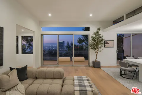$1,695,000 | 3564 Multiview Drive, Los Angeles, CA 90068