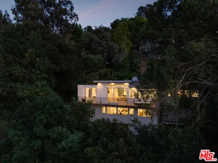 $1,695,000 | 3564 Multiview Drive, Los Angeles, CA 90068