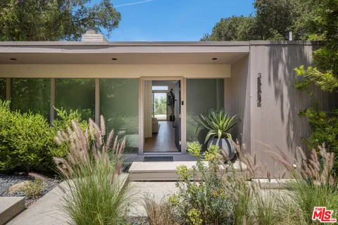 $1,695,000 | 3564 Multiview Drive, Los Angeles, CA 90068