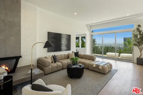 $1,695,000 | 3564 Multiview Drive, Los Angeles, CA 90068