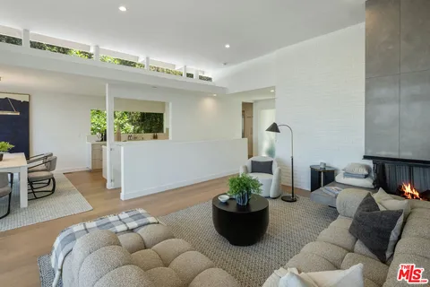 $1,695,000 | 3564 Multiview Drive, Los Angeles, CA 90068