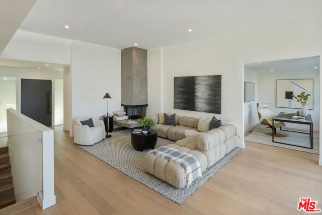 $1,695,000 | 3564 Multiview Drive, Los Angeles, CA 90068