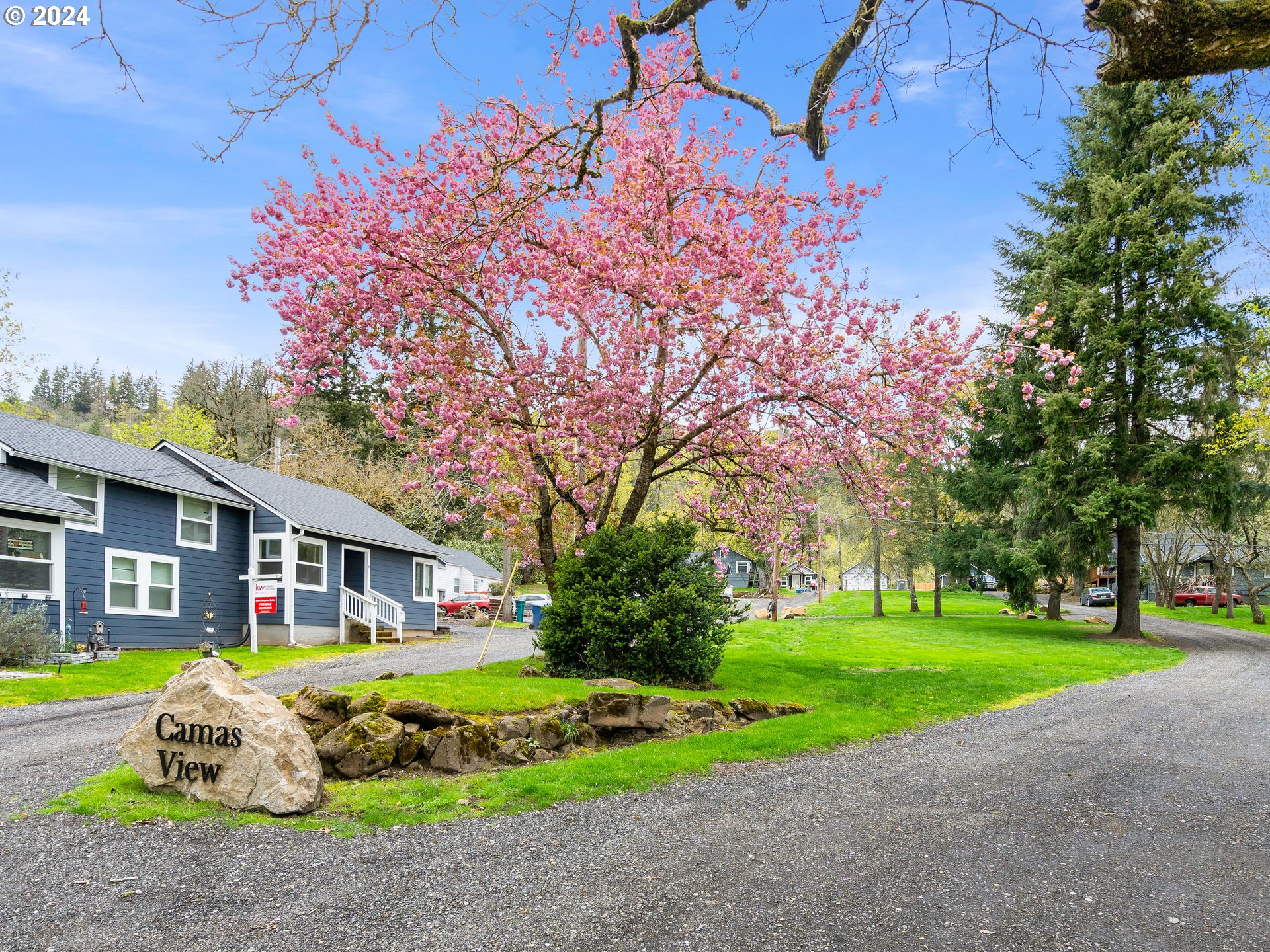 2311 Southwest 6th Avenue, Unit 6 Camas, WA 98607 - Photo 27 of 32 a front view of a house with garden