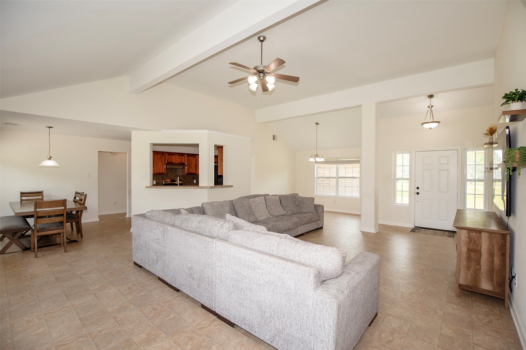 6105 Del Bello Boulevard Manvel, TX 77578 - Photo 11 of 37 a living room with furniture and a chandelier