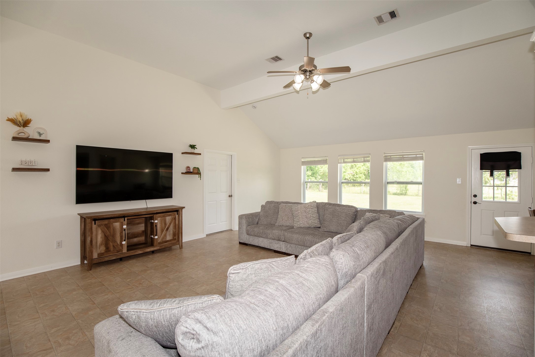 6105 Del Bello Boulevard Manvel, TX 77578 - Photo 12 of 37 a living room with furniture and a flat screen tv